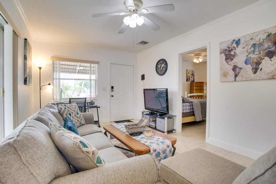 2 Mi to Boardwalk: Home w/ Grill in Dania Beach! House in Dania Beach