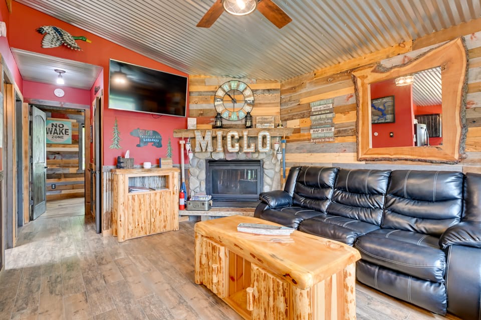 Lakeside Cabin w/ Fire Pit: Near Pine Point Park! House in Wisconsin