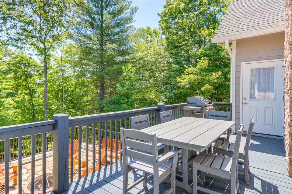 Deck, Fire Pit & Fireplace: Murphy Forest Retreat House in North Carolina