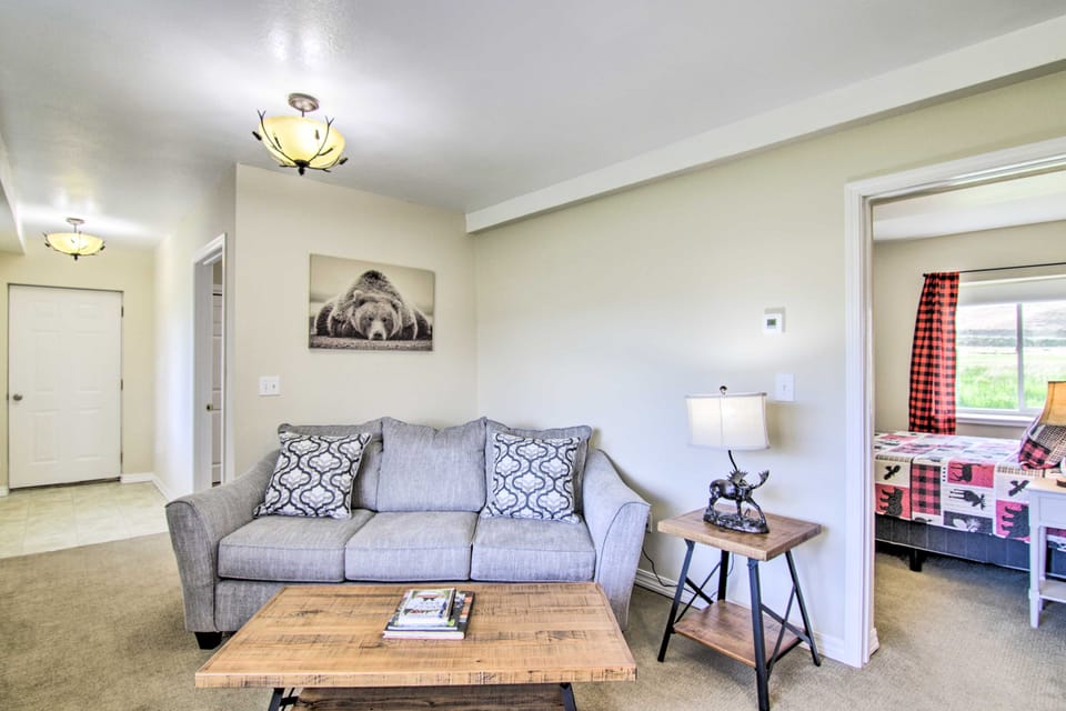 Montana's Emigrant Peaks Getaway: Apt w/ Mtn Views Apartment in Emigrant