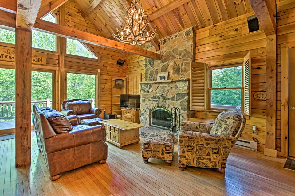 Fire Pit & Hot Tub: Poconos Family Cabin! House in Pocono Mountains