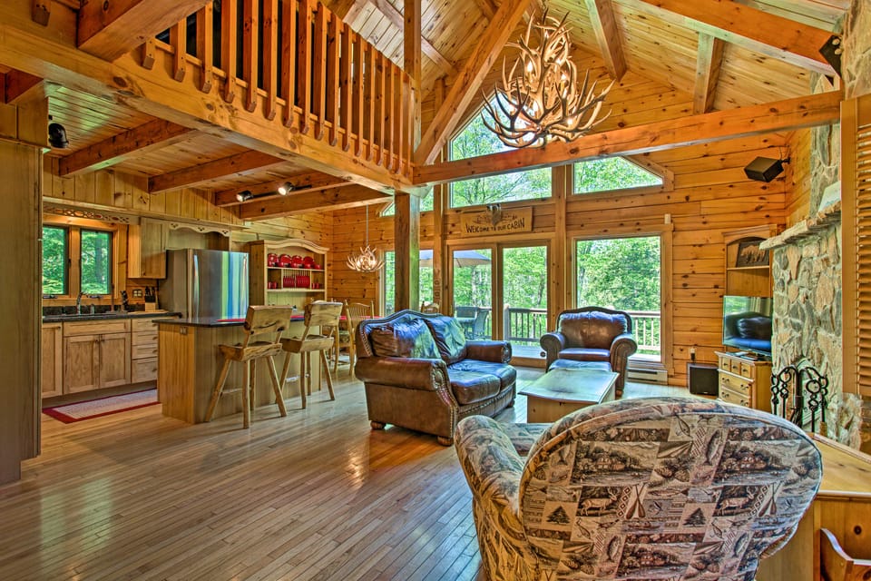Fire Pit & Hot Tub: Poconos Family Cabin! House in Pocono Mountains