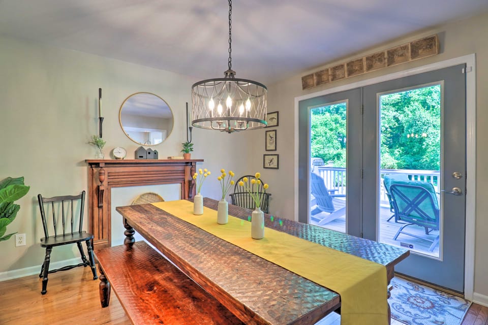 Creekside Brevard Home < 1 Mi to Downtown! House in Brevard