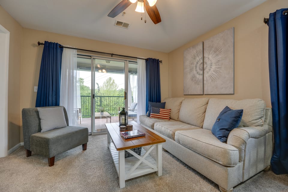 Branson Condo on Golf Course w/ Pool Access! Apartment in Ozark Mountains