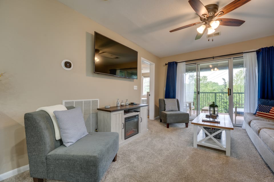 Branson Condo on Golf Course w/ Pool Access! Apartment in Ozark Mountains