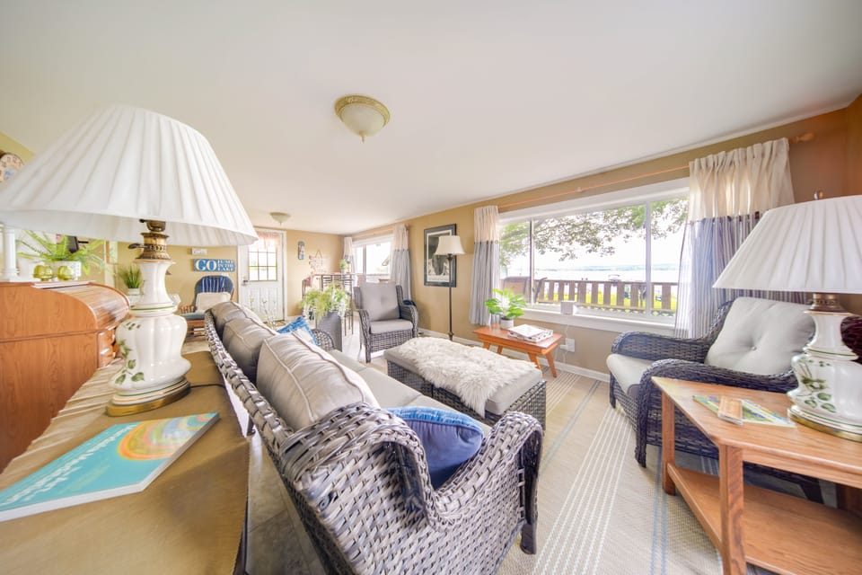 Lakefront Mayville Cottage w/ Dock & Grill! House in Lake Erie