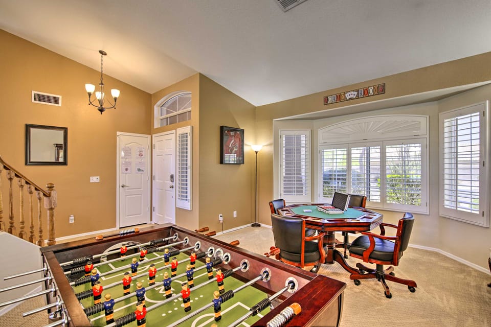 Boat Dock, Game Room! Lakefront Glendale Getaway House in Glendale