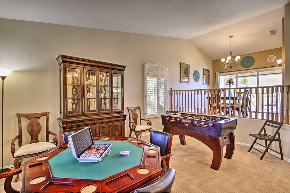 Boat Dock, Game Room! Lakefront Glendale Getaway House in Glendale