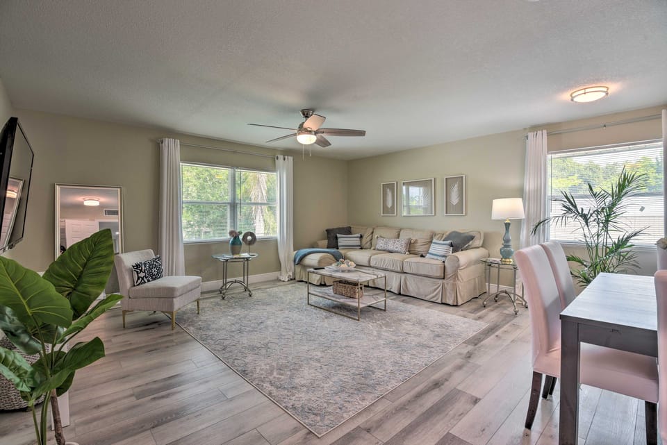 3 Blocks to the Coast! Cozy Sarasota Retreat Apartment in Sarasota