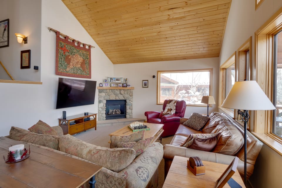 Slopeside Sanctuary - Penthouse < 1 Mi to Lifts! Apartment in Winter Park
