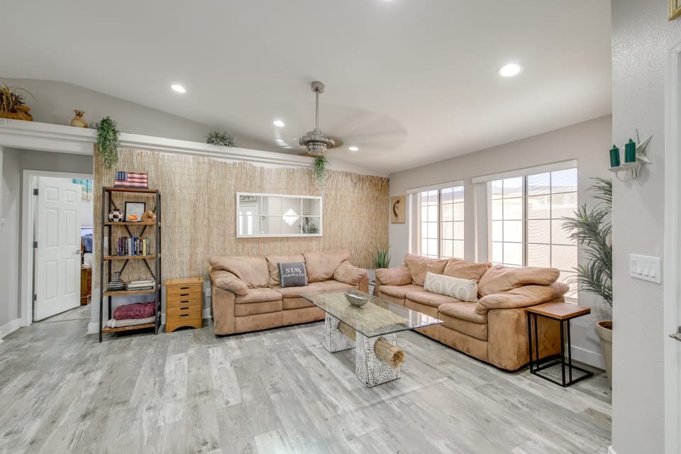 4 Mi to the Lake! Havasu Home w/ Heated Pool House in Lake Havasu City
