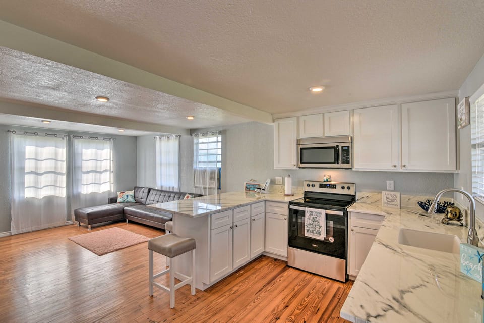4 Blocks to Ocean: Water-View Surfside Beach Home! House in Surfside Beach