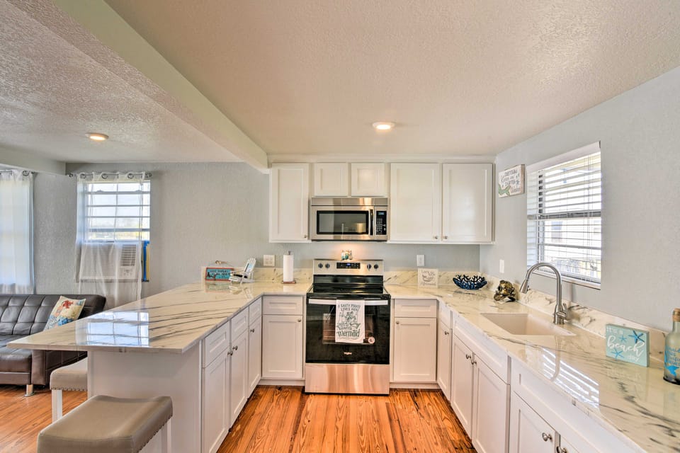 4 Blocks to Ocean: Water-View Surfside Beach Home! House in Surfside Beach