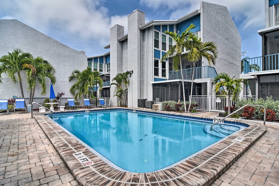 Elegant FL Condo w/ Pool: Walk to Madeira Beach! Apartment in Madeira Beach