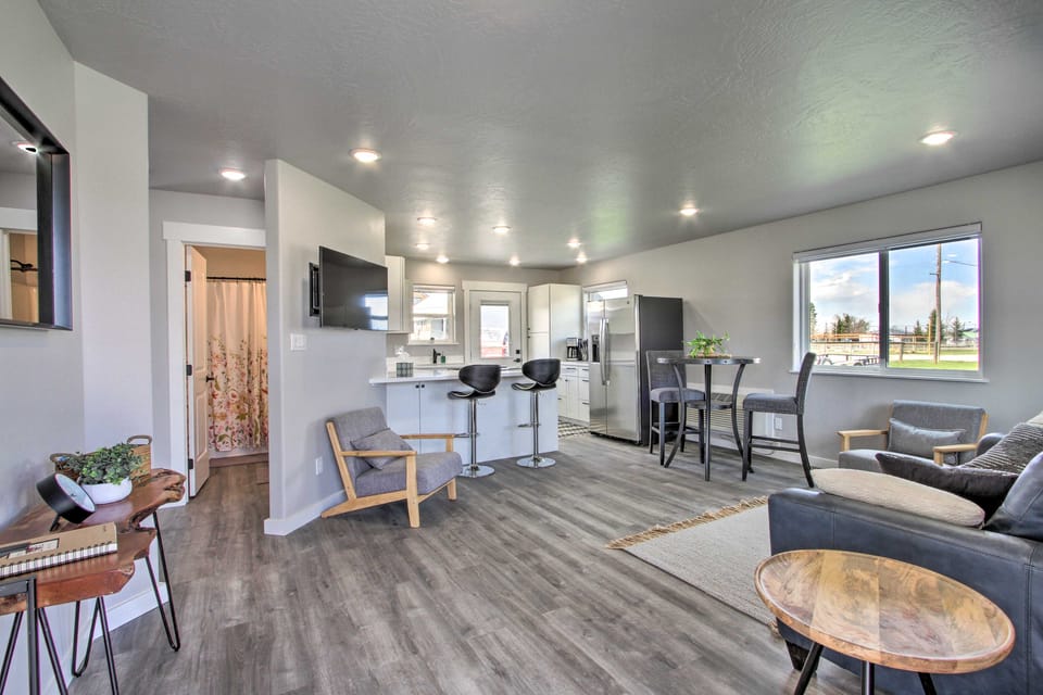 Bright + Modern Augusta Home - Walk to Town! House in Idaho