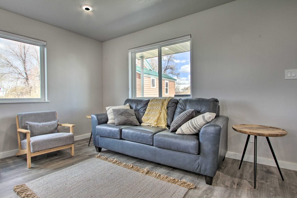 Bright + Modern Augusta Home - Walk to Town! House in Idaho