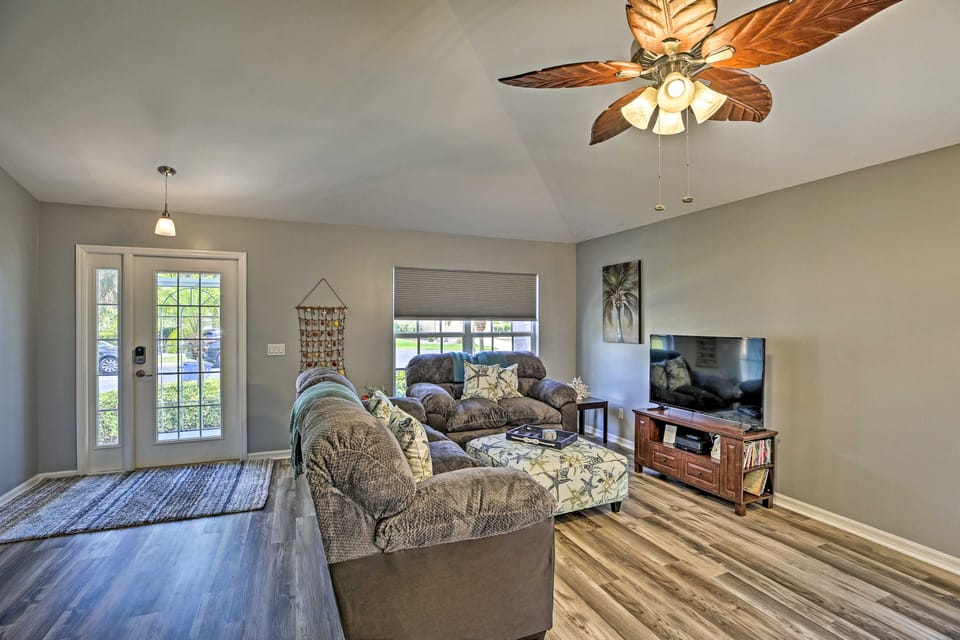 Modern Beach Retreat w/ Pool, Hot Tub, & Patio! House in Iona