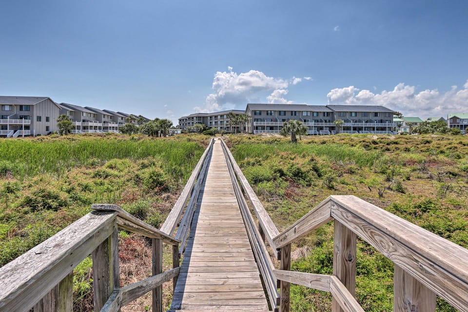 Ocean-View Island Condo w/ Pool: Pets Welcome! Apartment in South Carolina