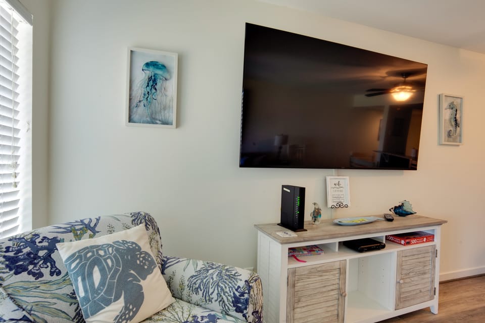 Ocean-View Island Condo w/ Pool: Pets Welcome! Apartment in South Carolina