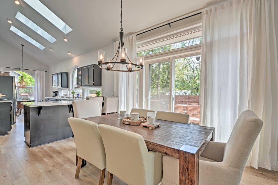 1 Mi to Drinks & Dining: Getaway in Grants Pass Apartment in Grants Pass