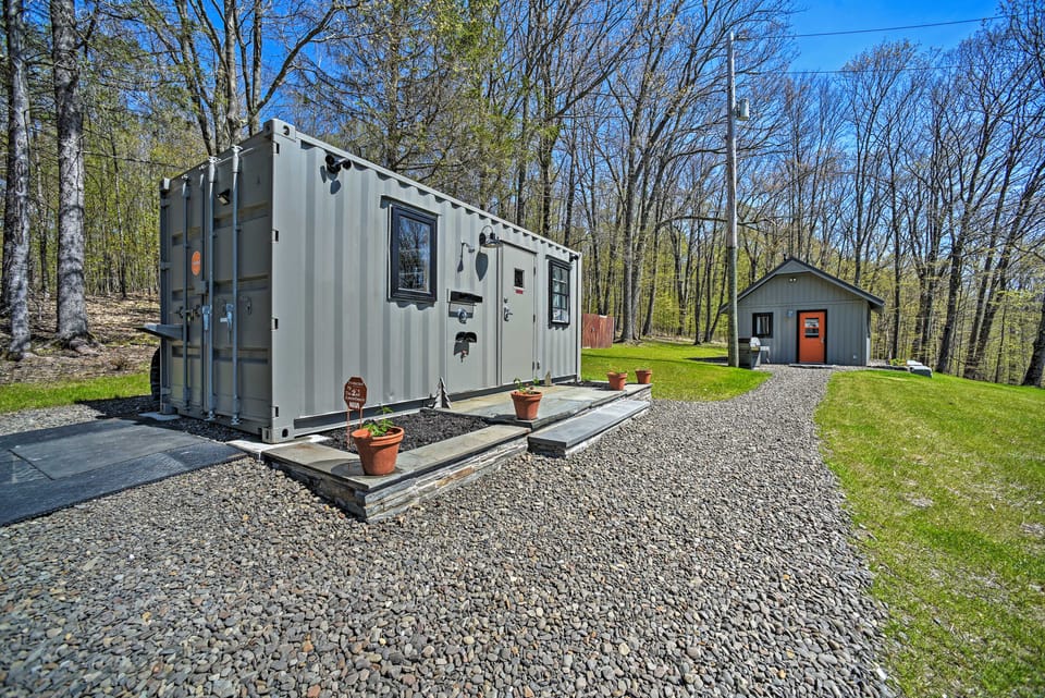 Fire Pit + Gas Grill: Secluded Studio in Milford! Apartment in New York