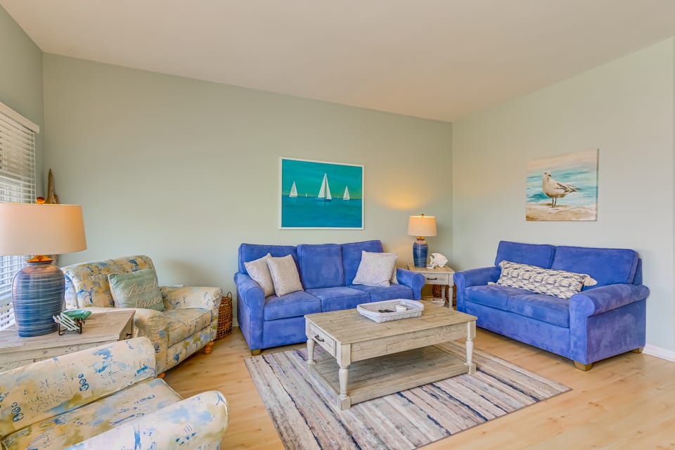 2 Mi to Beach! Hilton Head Golf Escape w/ Balcony Apartment in Hilton Head Island