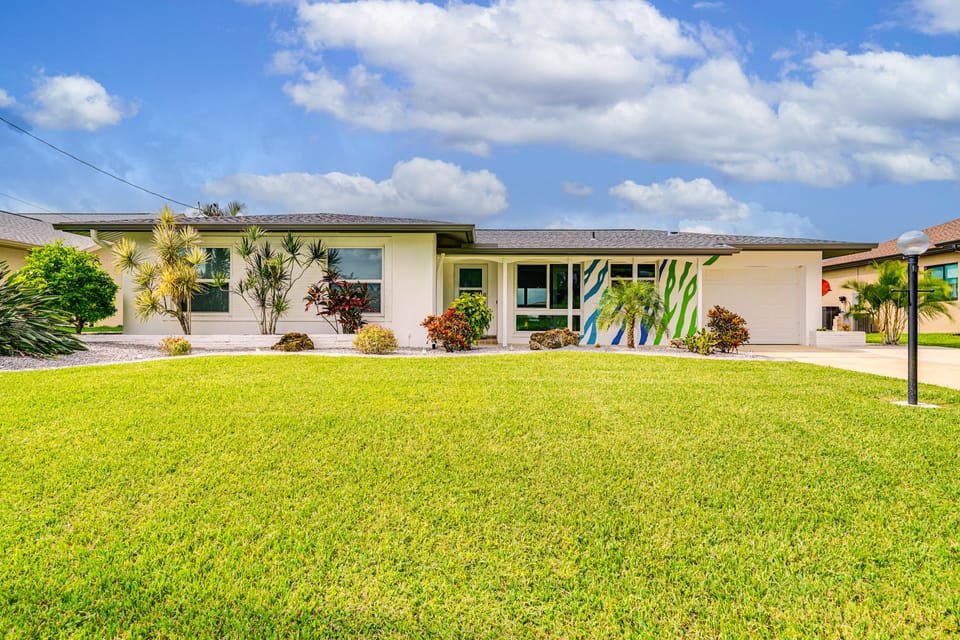Boat & Fish: Waterfront Cape Coral Home w/ Pool House in Cape Coral