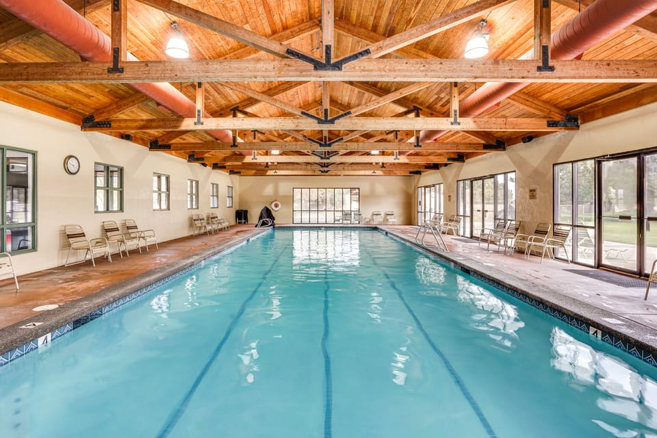 Redmond Resort Townhome w/ Private Hot Tub Apartment in Oregon