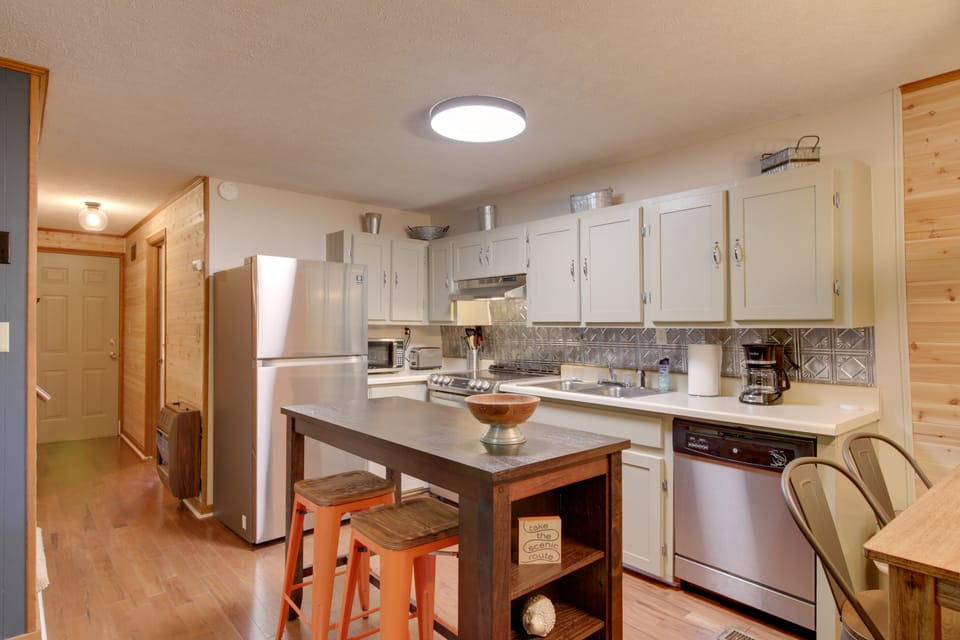 Pet-Friendly Ellijay Cabin in the Woods on 1 Acre! House in Georgia