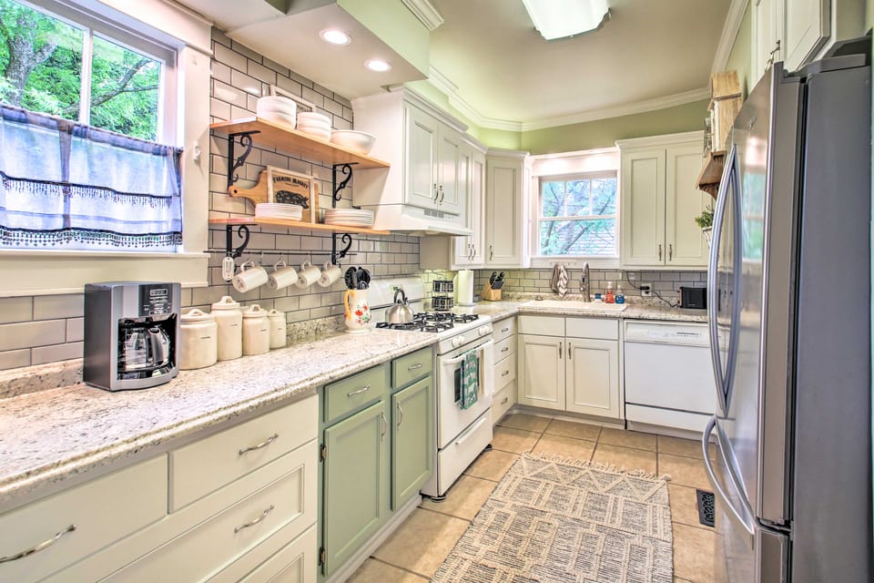 1/2 Mi to Hot Springs Nat'l Park: Cottage w/ Patio Cottage in Hot Springs