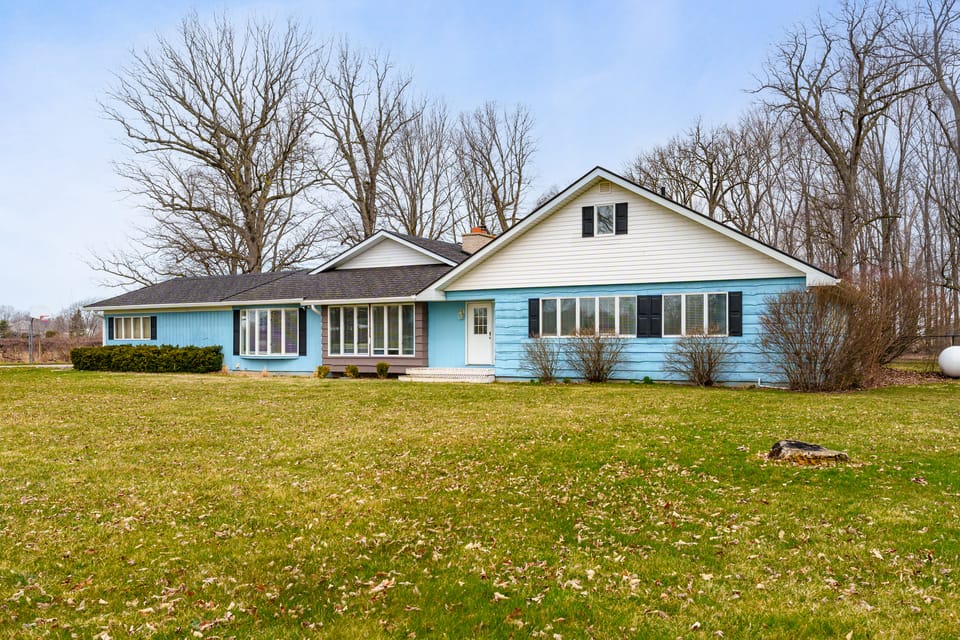 Featured on TV! Epic Indoor Pool • Sleeps 24 House in Sawyer