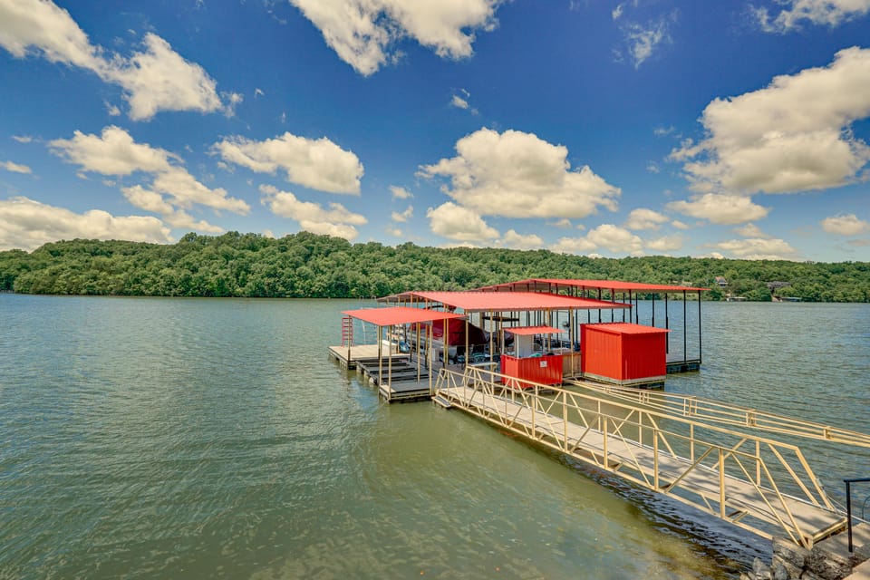 3 Cabins! Lakefront Reunion Retreat in Rocky Mount House in Lake of the Ozarks