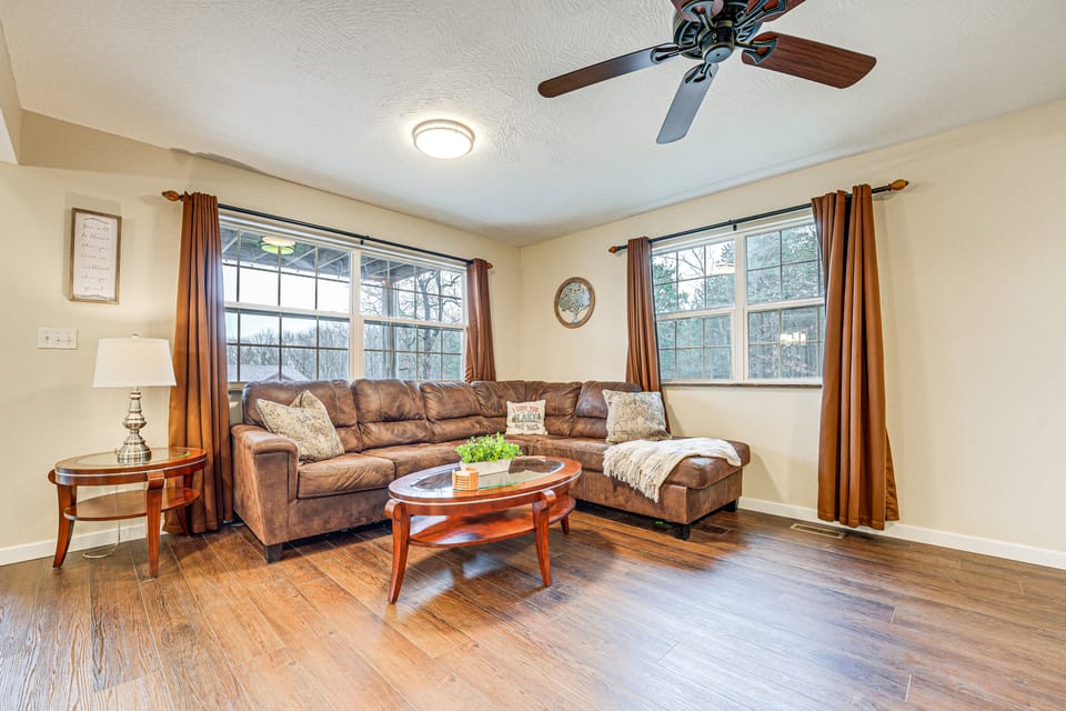 Lakeside Blue Eye Escape w/ Game Room & Hot Tub! House in Oliver Township
