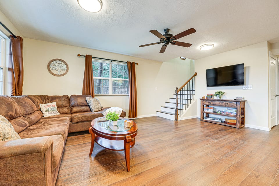 Lakeside Blue Eye Escape w/ Game Room & Hot Tub! House in Oliver Township