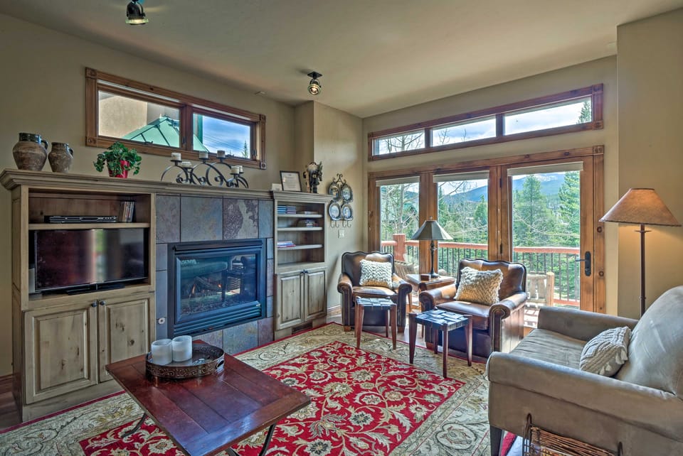 Steps to Gondola! Hot Tub Haven in Breckenridge Apartment in Breckenridge