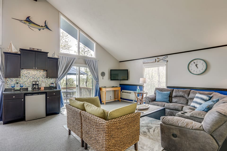 1 Mi to Margaritaville! Home w/ Furnished Decks House in Lake of the Ozarks