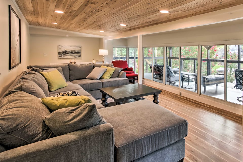 Dock, Deck & Boat Slip: Lakefront Eucha Home House in Lake O The Cherokees