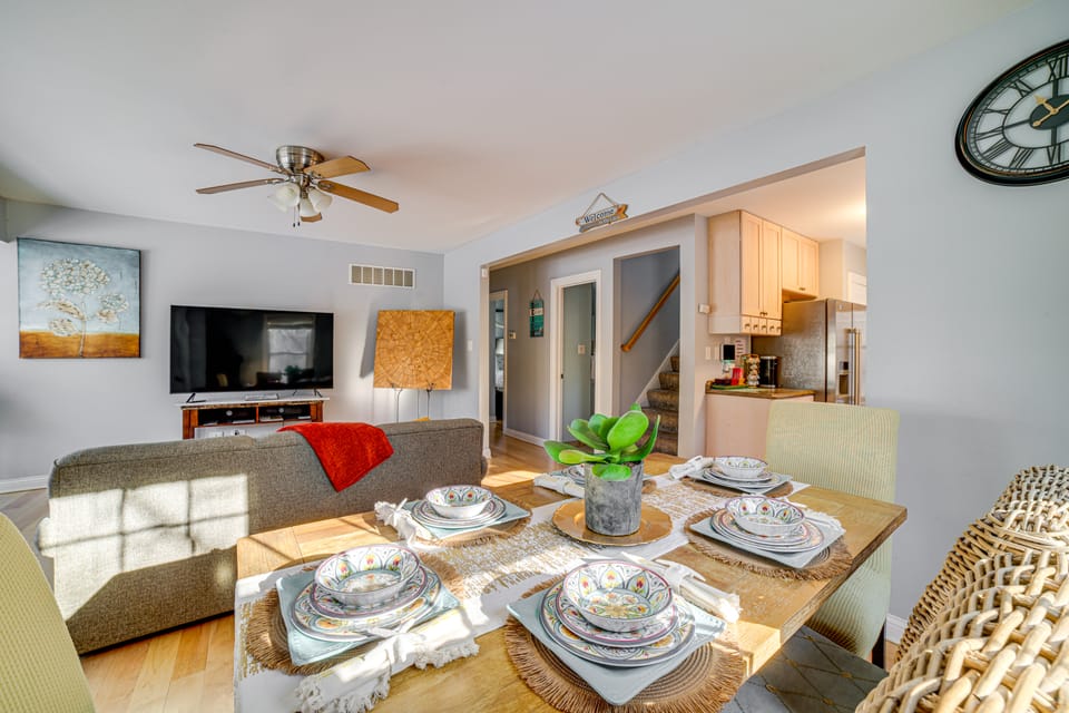 1 Mi to Indiana Dunes Nat'l Park: Home w/ Patio! House in Gary