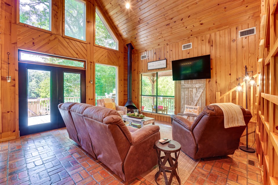 Riverfront Cabin w/ Outdoor Oasis in Seminary! House in Mississippi