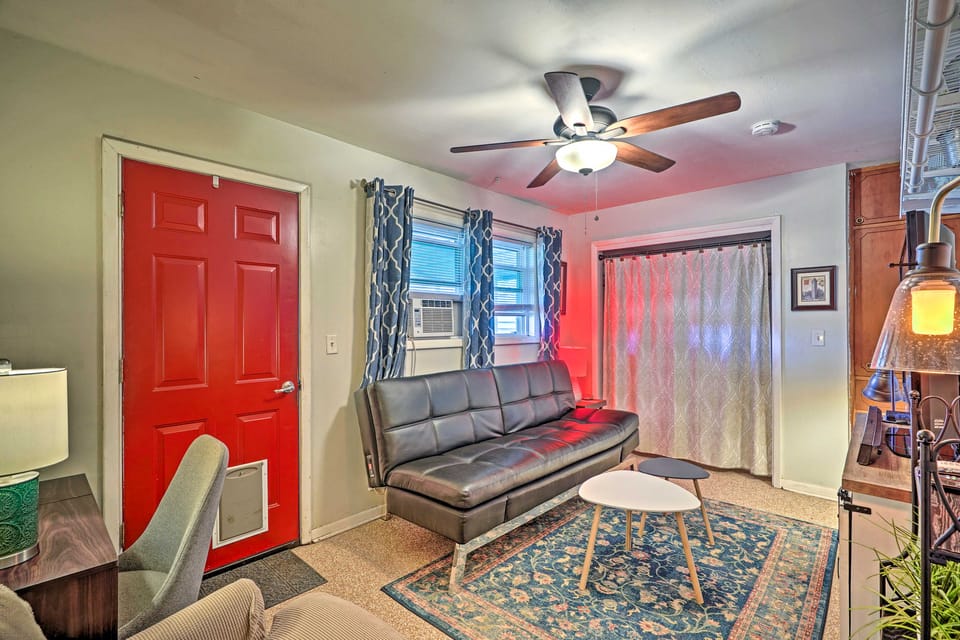 Quaint Garden City Studio w/ Hot Tub: Pets Welcome Apartment in Texas
