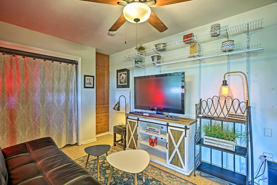Quaint Garden City Studio w/ Hot Tub: Pets Welcome Apartment in Texas