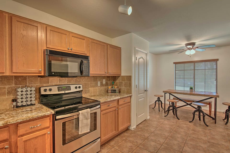 2 Mi to Goodyear Ballpark! 'Desert Beach House' House in Goodyear