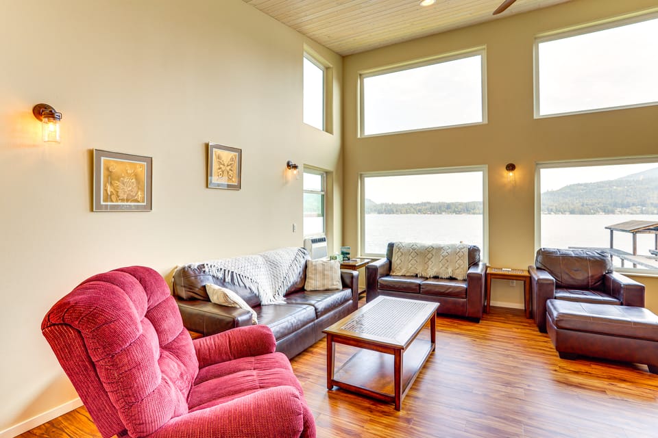 Lake Whatcom House w/ Private Hot Tub + Dock House in Sudden Valley