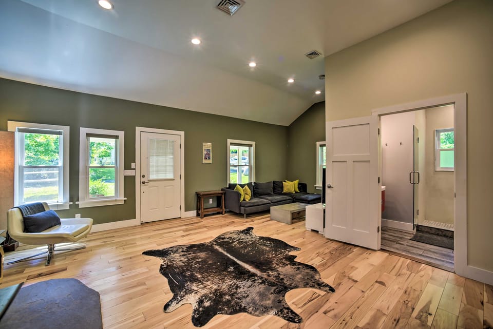 Charming Cottage w/ Deck: Mtn + Lake Views! House in Hudson Valley