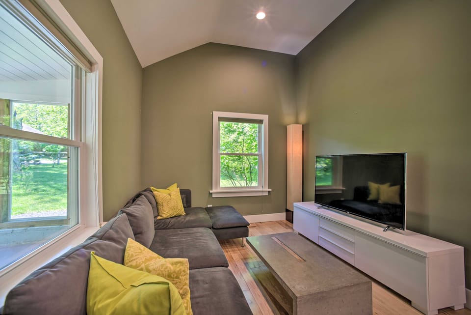 Charming Cottage w/ Deck: Mtn + Lake Views! House in Hudson Valley
