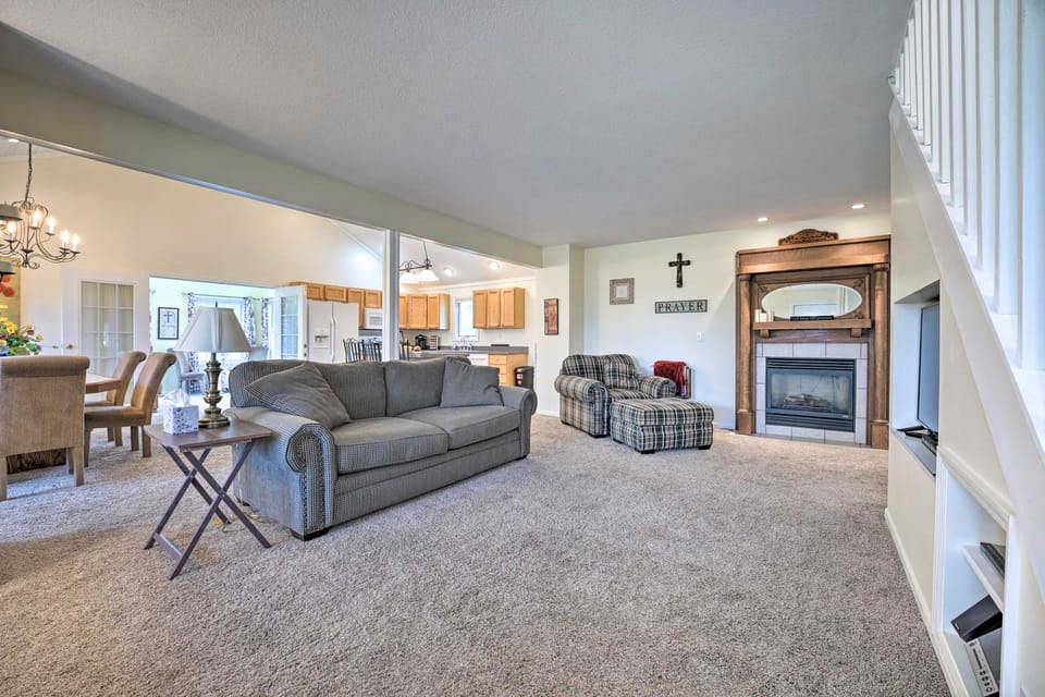 Beautiful Irish Hills Farmhouse w/ Fire Pit! House in Ohio