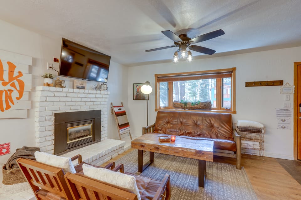Tahoe Home in the Pines: Quiet Neighborhood! House in Sierra Nevada