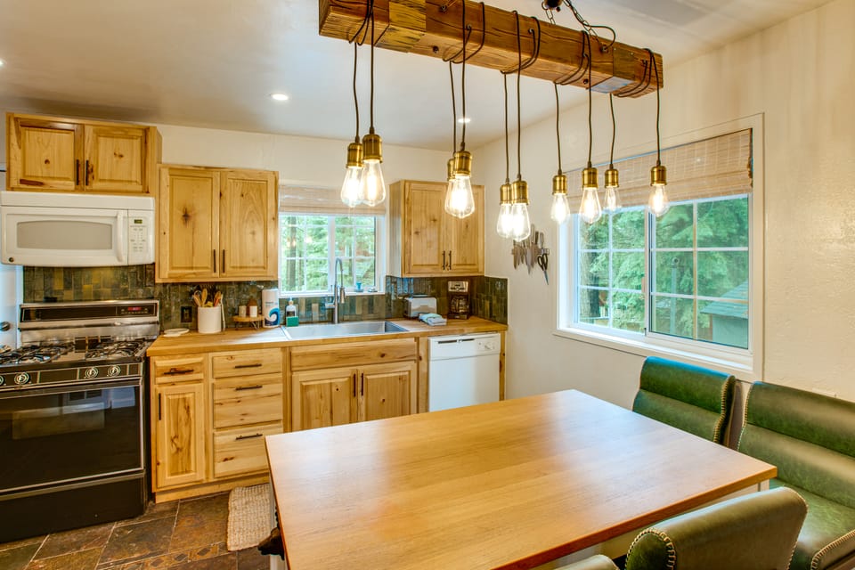 Tahoe Home in the Pines: Quiet Neighborhood! House in Sierra Nevada