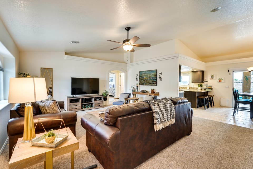 4 Mi to Lake Access: Home w/ Lake & Mtn Views! House in Lake Havasu City
