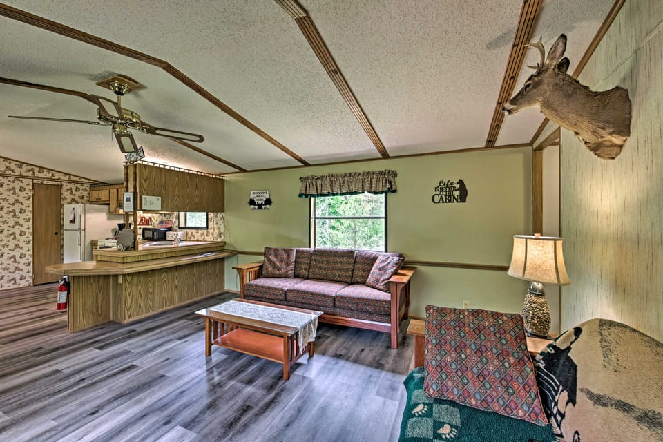 Secluded Woodsy Cabin: Hike, Fish, Hunt + ATV! House in Castle Rock Lake